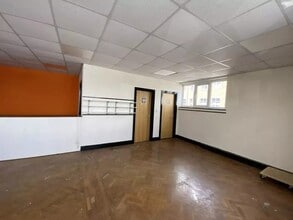 Carr Hl, Doncaster for lease Interior Photo- Image 2 of 4