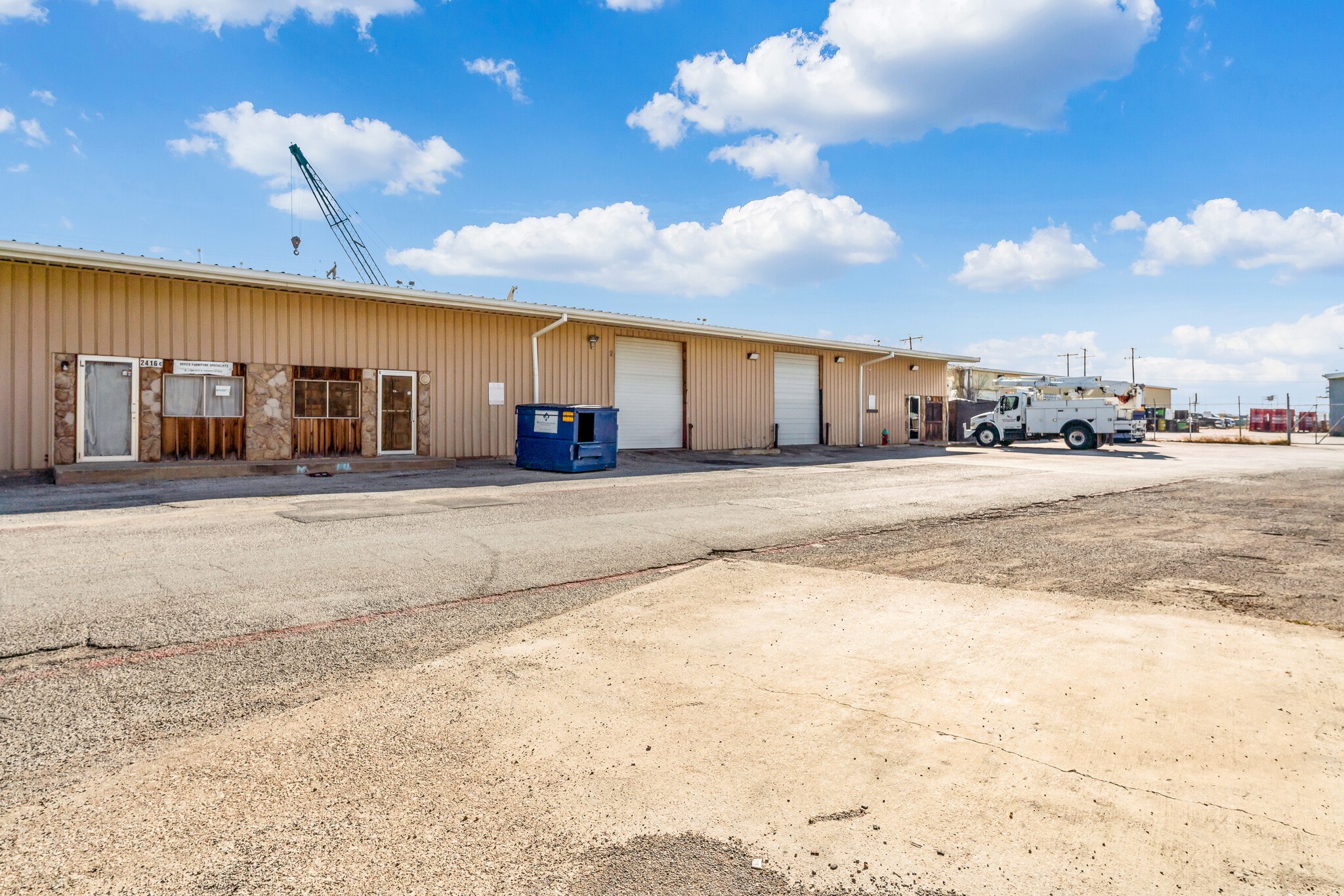 2412-2438 Minnis Dr, Haltom City, TX for lease Primary Photo- Image 1 of 22