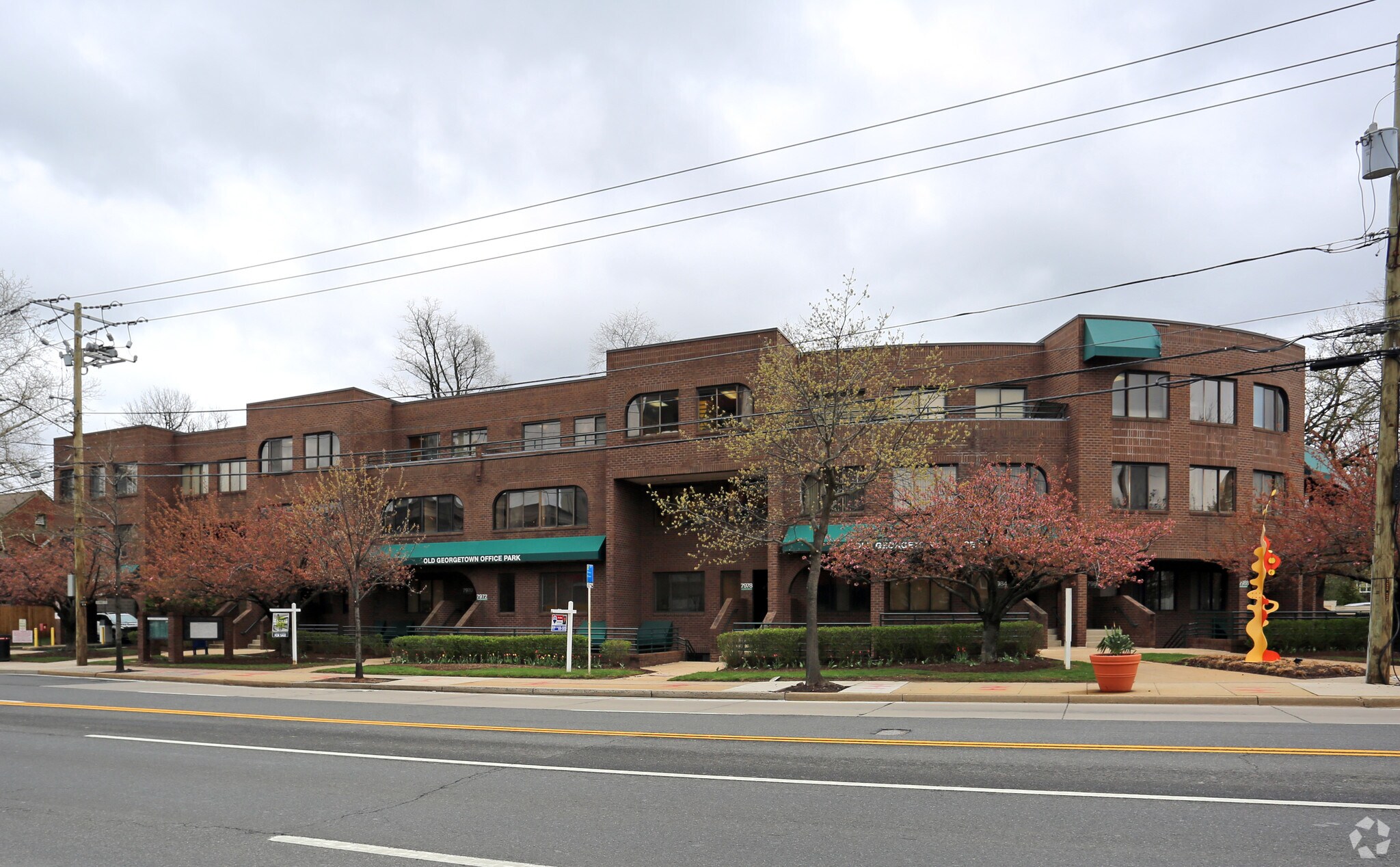 7960-7990 Old Georgetown Rd, Bethesda, MD à vendre Photo du bâtiment- Image 1 de 23