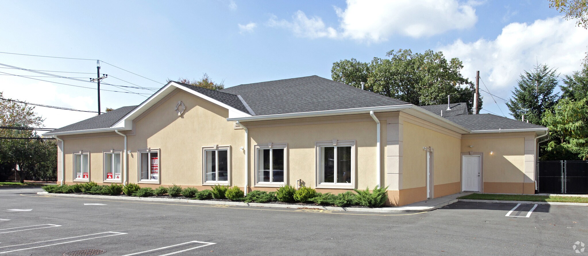 237 W Midland Ave, Paramus, NJ à louer Photo du bâtiment- Image 1 de 5