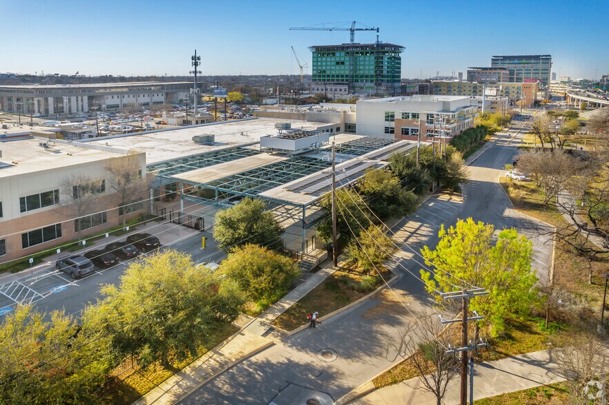 2251 Broadway St, San Antonio, TX à louer - Photo du bâtiment - Image 3 de 11
