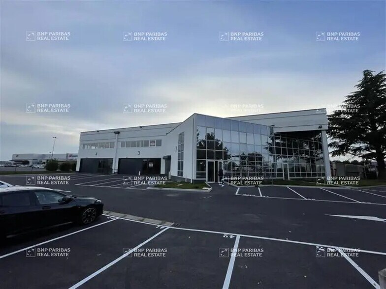 Flex in Fontenay-Trésigny for sale - Building Photo - Image 2 of 4