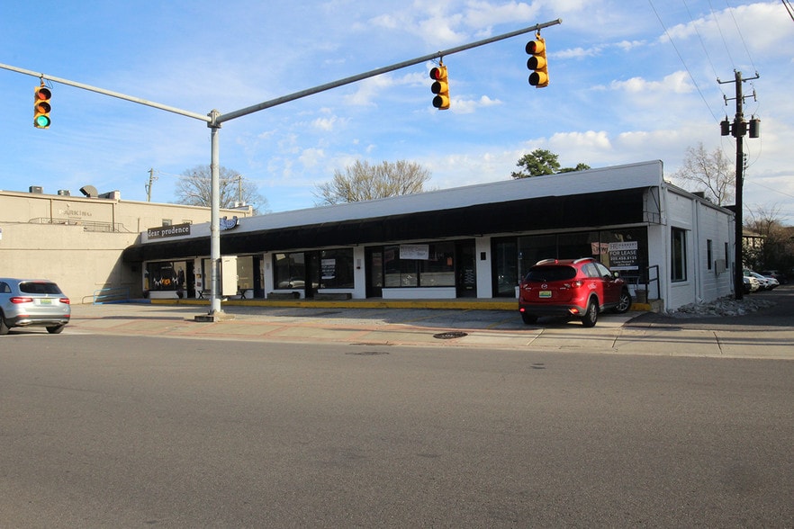 921-931 Oxmoor Rd, Birmingham, AL for lease - Building Photo - Image 3 of 12
