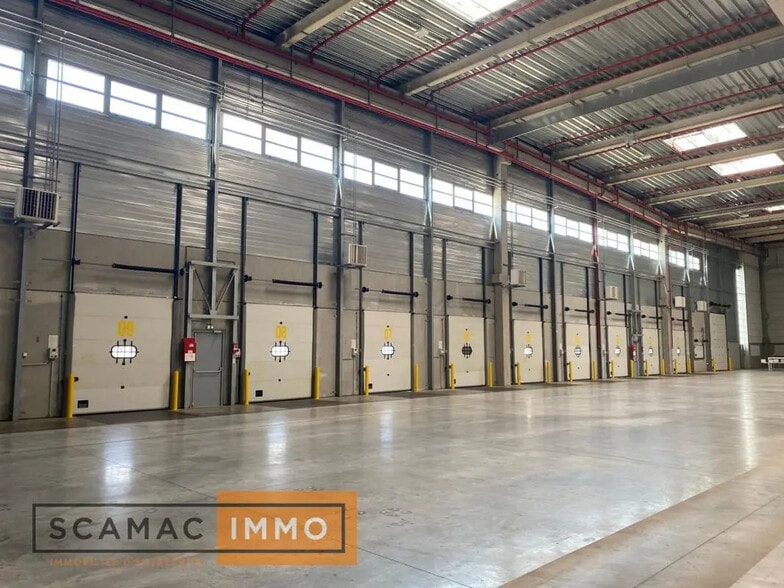 Office in Lisses for lease - Interior Photo - Image 2 of 7