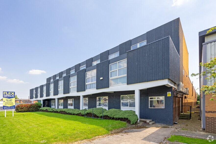 Monckton Rd, Wakefield à louer - Photo du bâtiment - Image 2 de 3