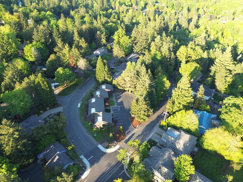 3689 SW Carman Dr, Lake Oswego, OR à vendre - Photo du bâtiment - Image 2 de 13