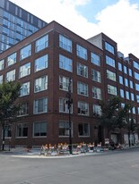 401 W Superior St, Chicago IL - Services immobiliers commerciaux