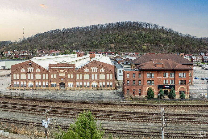 1001 Airbrake Ave, Wilmerding, PA à louer - Photo du bâtiment - Image 2 de 11