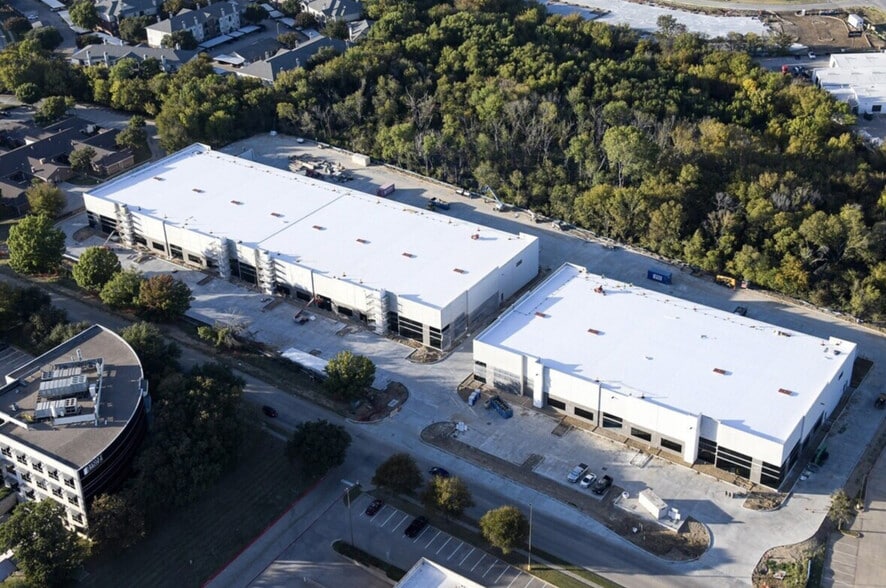 420 Oakbend Dr, Lewisville, TX for sale - Building Photo - Image 3 of 6