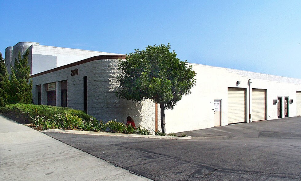21610 Lassen St, Chatsworth, CA à louer - Photo du bâtiment - Image 2 de 6