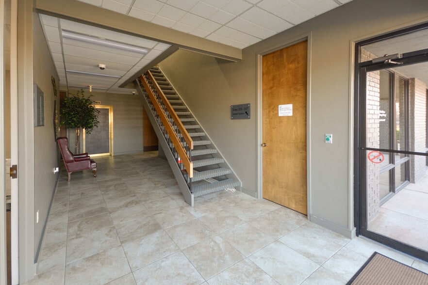 2725 Cantrell Rd, Little Rock, AR for lease - Building Photo - Image 3 of 5