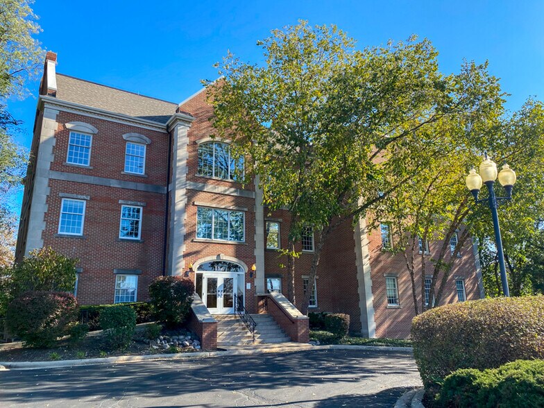 1121 E Main St, St Charles, IL à louer - Photo du bâtiment - Image 3 de 22