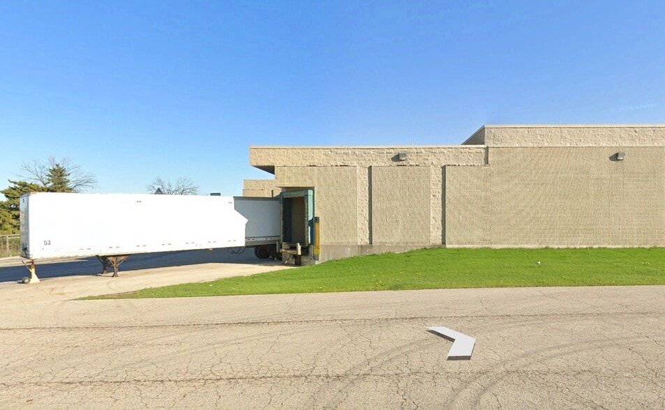 N6637 N Rolling Meadows Dr, Fond Du Lac, WI for lease - Building Photo - Image 2 of 5