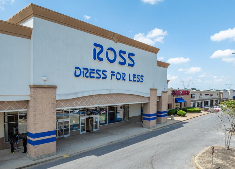 Cross Creek Shopping Center portefeuille de 5 propriétés à vendre sur LoopNet.ca - Photo principale - Image 1 de 5