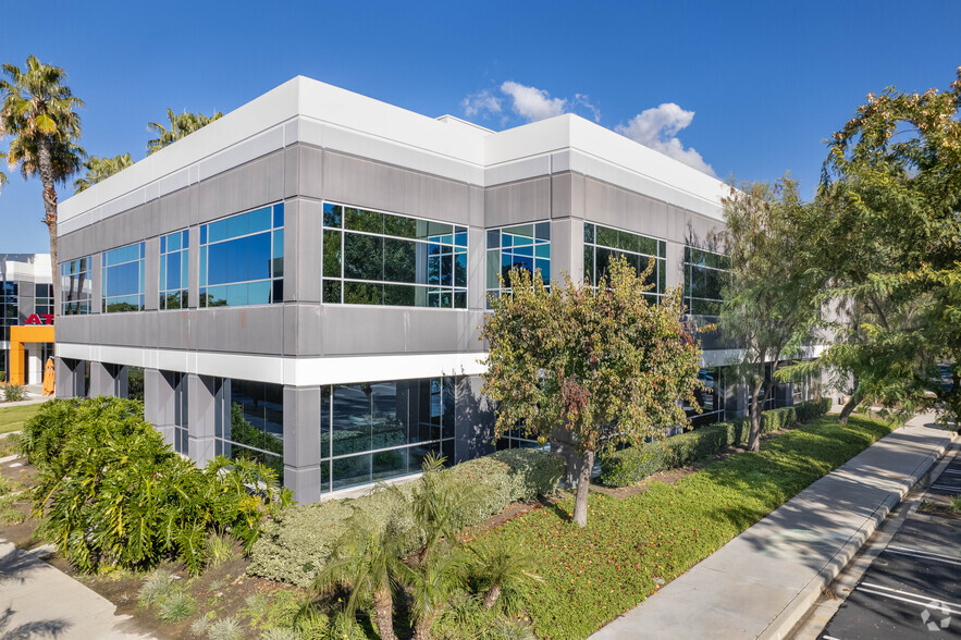 25371 Commercentre Dr, Lake Forest, CA for lease - Building Photo - Image 1 of 24