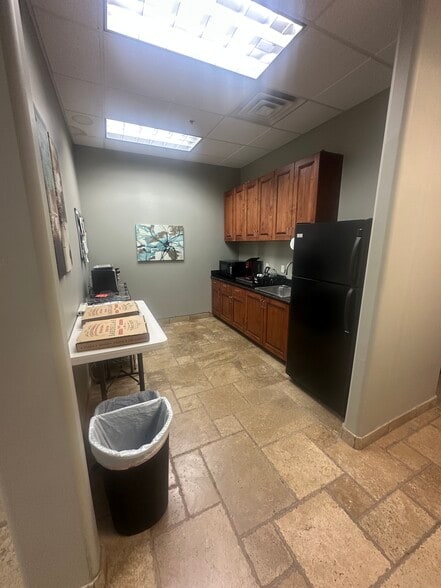 2222 W Parkside Ln, Phoenix, AZ for sale - Interior Photo - Image 2 of 10