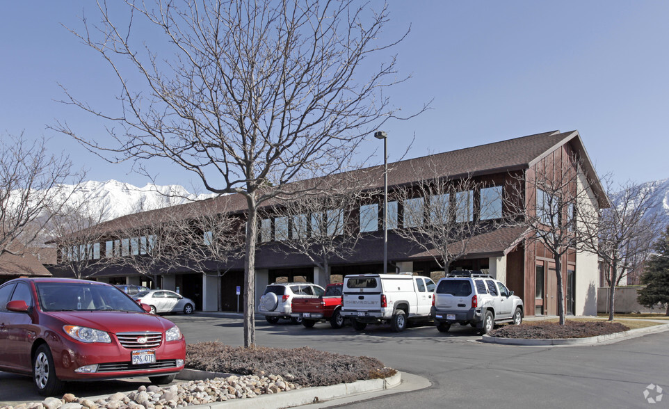 240-254 W Center, Orem, UT à louer - Photo principale - Image 1 de 3