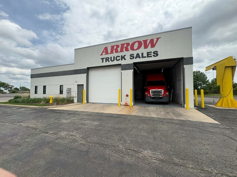 241 W South Frontage Rd, Bolingbrook, IL for sale - Building Photo - Image 2 of 6