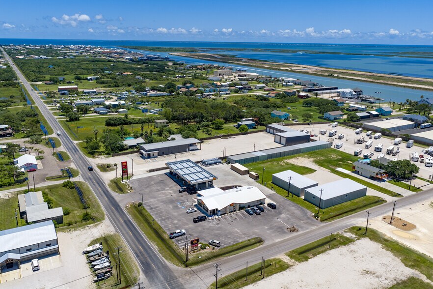 C-Store Portfolio portefeuille de 2 propriétés à vendre sur LoopNet.ca - Photo du bâtiment - Image 2 de 11