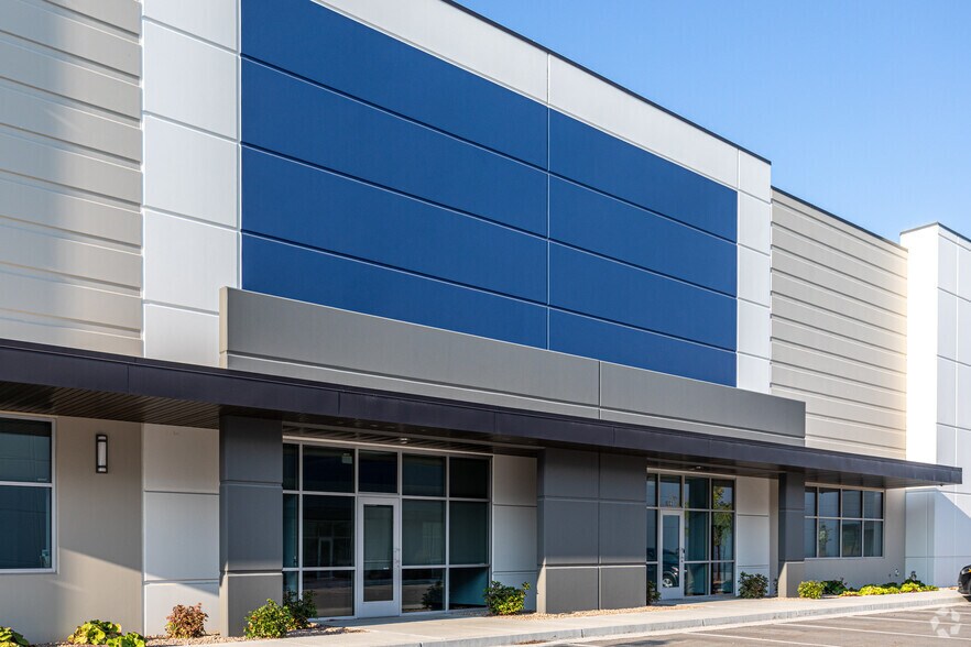 1680 S Distribution Dr, Salt Lake City, UT à louer - Photo du bâtiment - Image 2 de 2