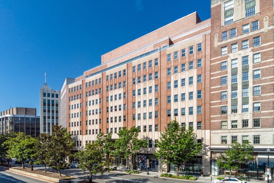 1330 Connecticut Ave NW, Washington, DC for lease - Building Photo - Image 2 of 13