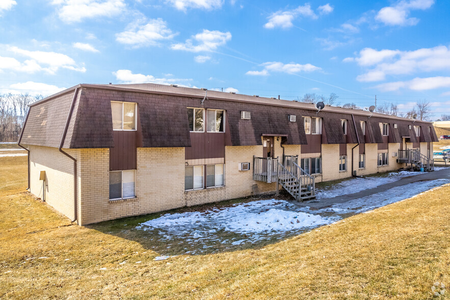 100 S 8th St, Carlisle, IA à vendre - Photo principale - Image 1 de 1