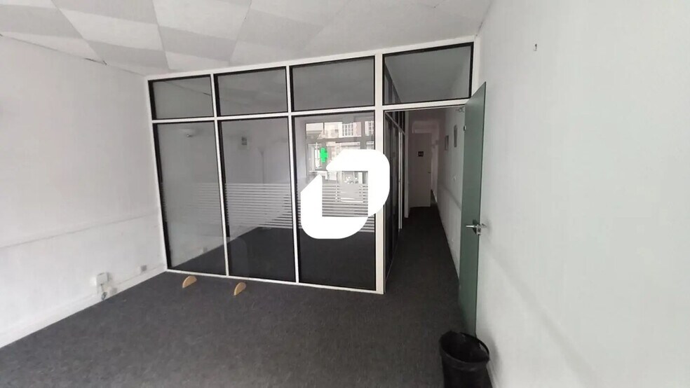 Office in Lille for lease - Interior Photo - Image 1 of 7