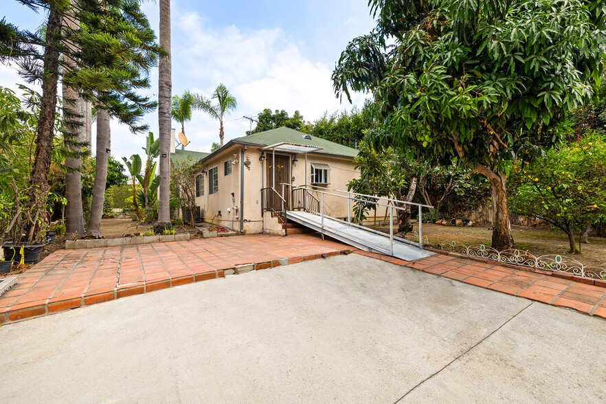 7774 Fountain Ave, West Hollywood, CA for sale - Primary Photo - Image 1 of 10