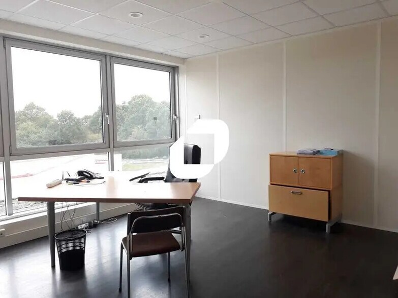 Bureau dans Les Essarts-le-Roi à vendre - Photo intérieure - Image 3 de 10