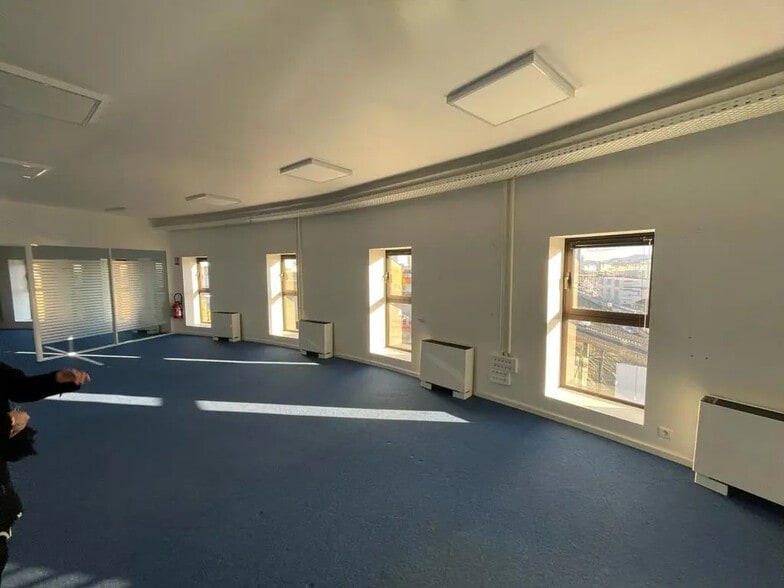 171 Bis Chemin De La Madrague Ville, Marseille for lease - Building Photo - Image 3 of 7