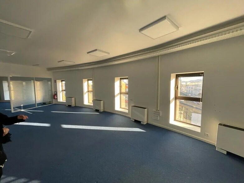 171 Bis Chemin De La Madrague Ville, Marseille à louer - Photo du bâtiment - Image 3 de 7