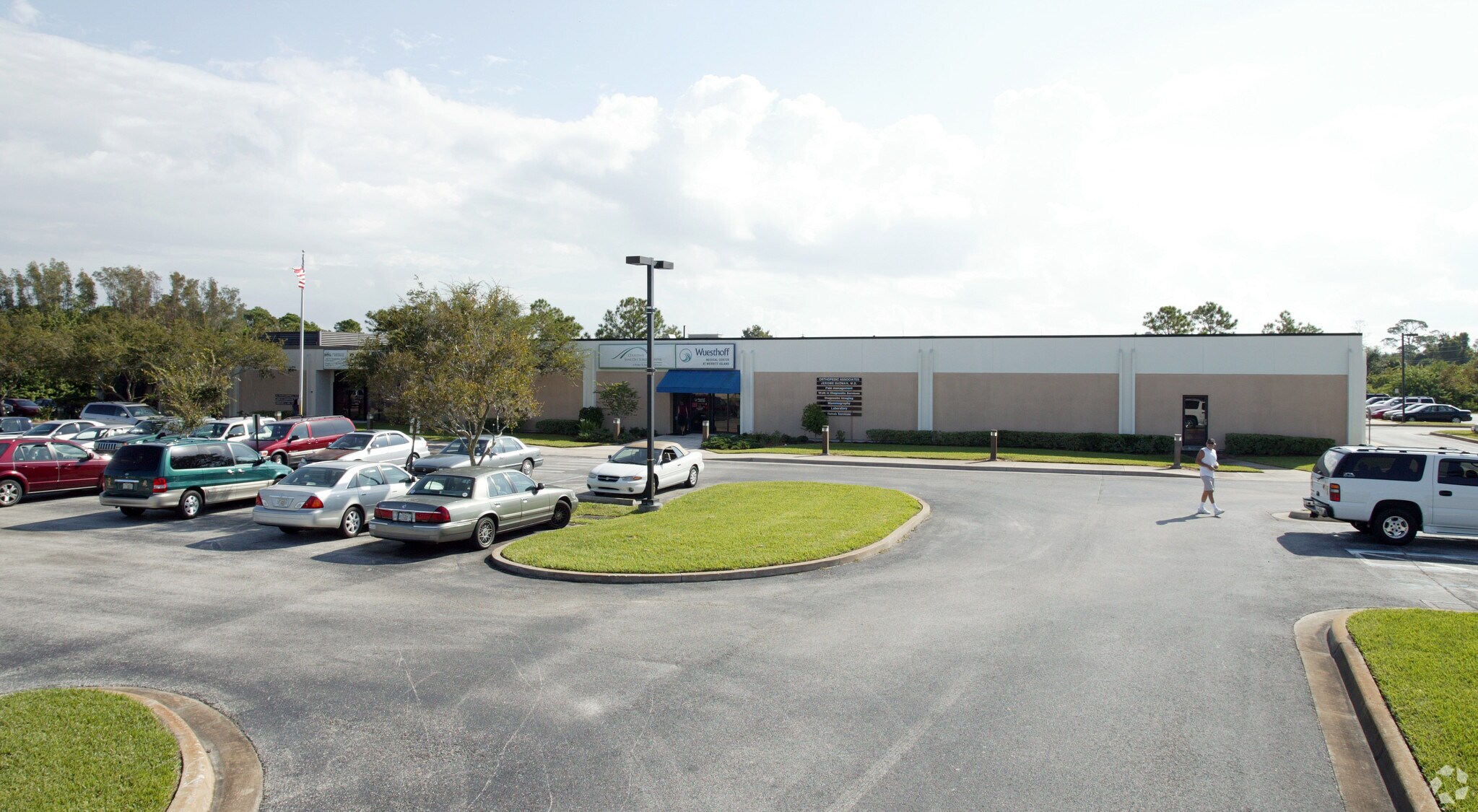 2400 N Courtenay Pkwy, Merritt Island, FL à vendre Photo principale- Image 1 de 1