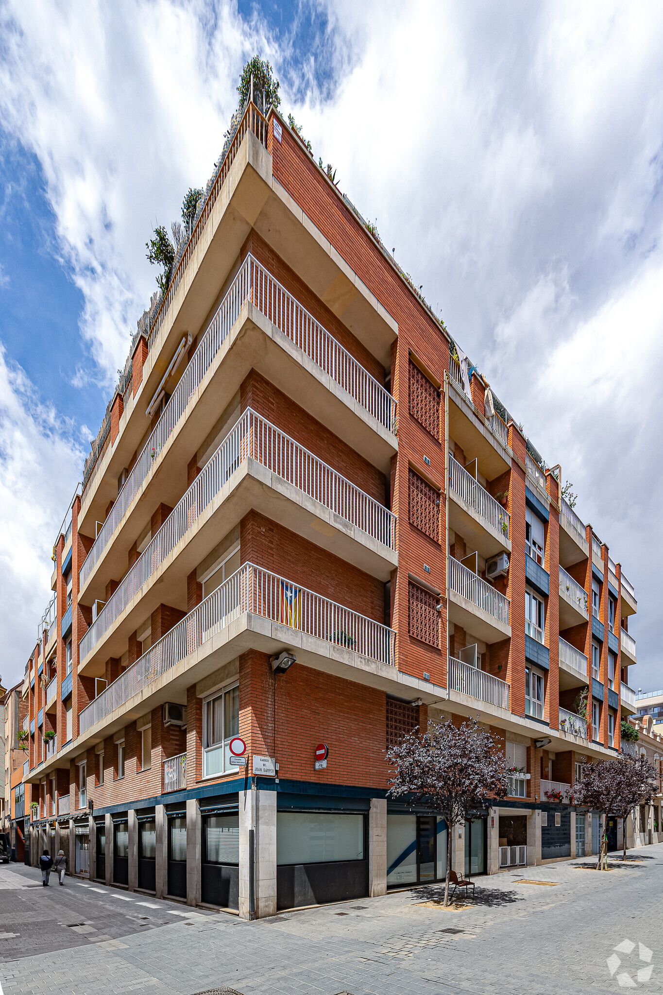 Office/Retail in Barcelona, Barcelona for lease Primary Photo- Image 1 of 2