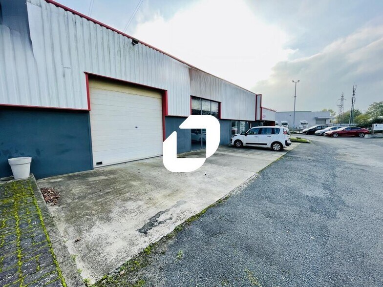 Flex dans CIVRIEUX-D'AZERGUES à louer - Photo du bâtiment - Image 2 de 9
