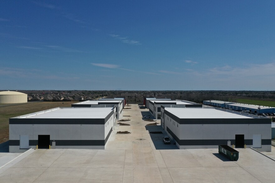 1613 Main st, Pearland, TX for lease - Building Photo - Image 3 of 7