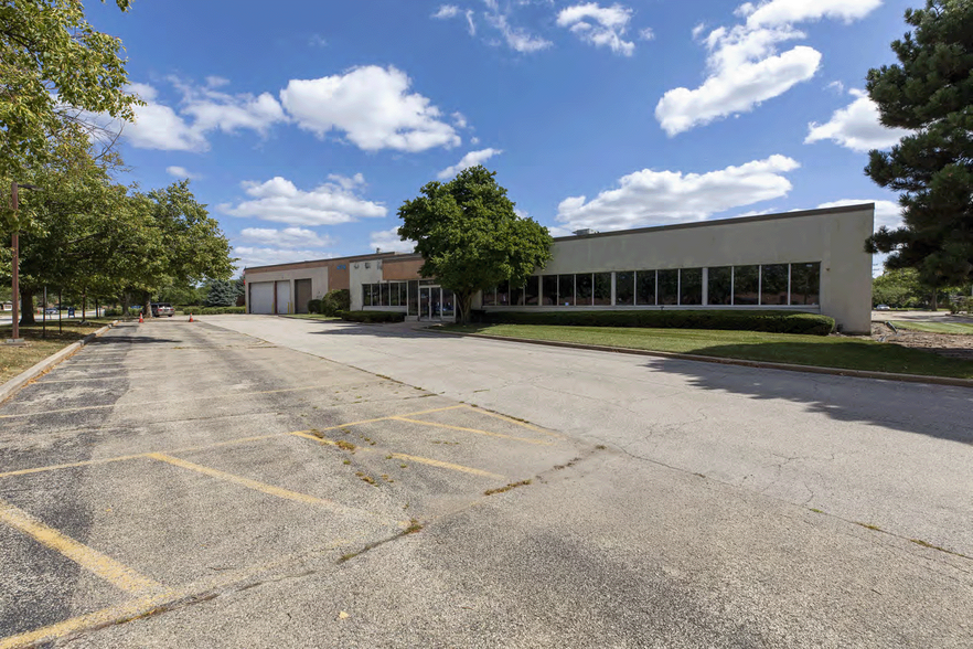 1575 Holmes Rd, Elgin, IL for sale - Building Photo - Image 2 of 2