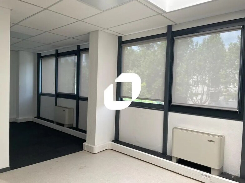 Office in Échirolles for lease - Interior Photo - Image 3 of 6