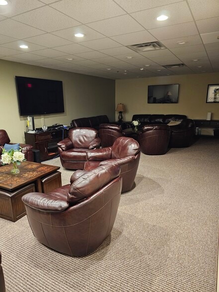 6946 Post Rd, North Kingstown, RI for lease - Building Photo - Image 2 of 30