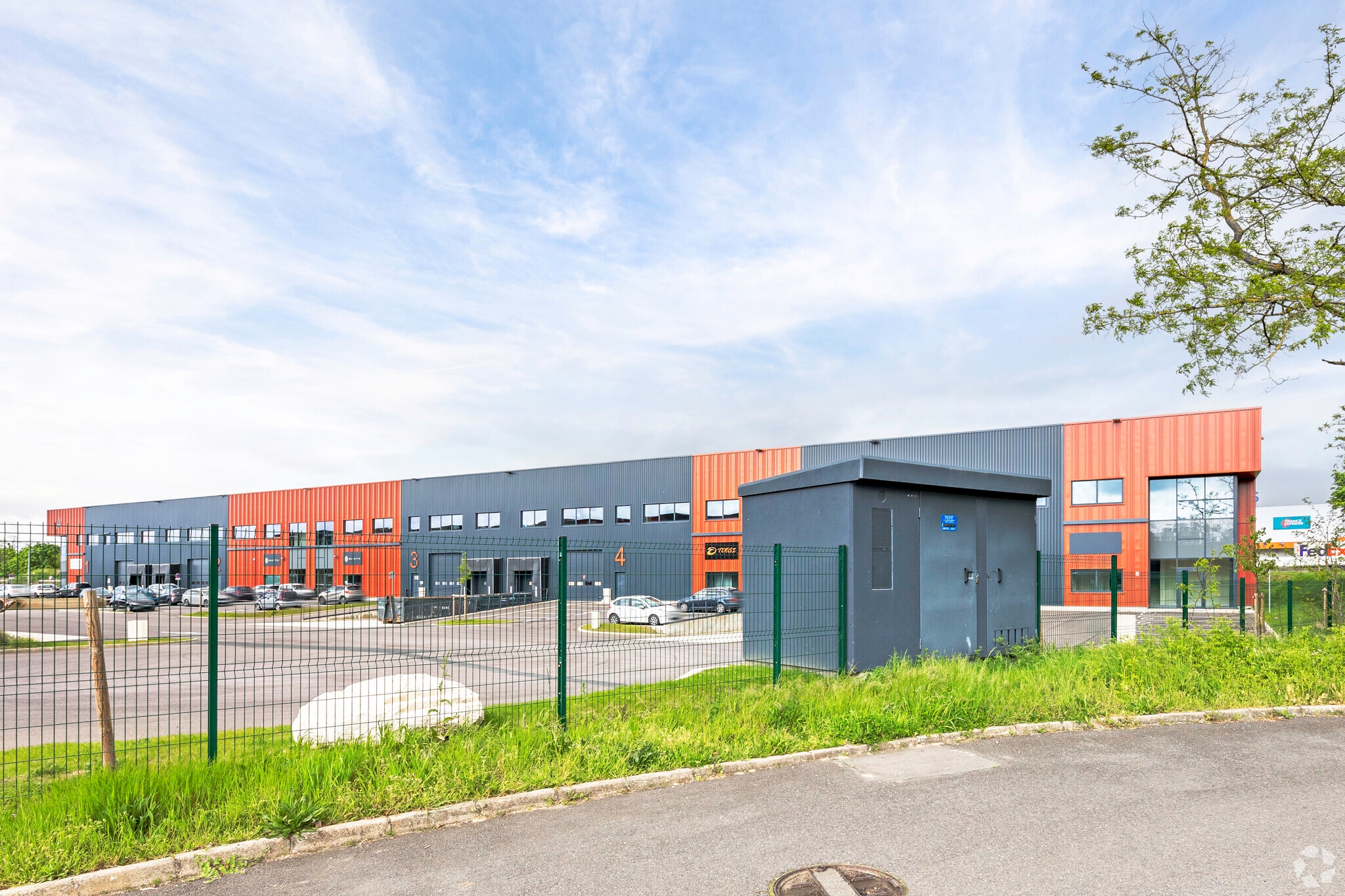 Flex dans Saint-Ouen-l'Aumône à louer Photo principale- Image 1 de 3