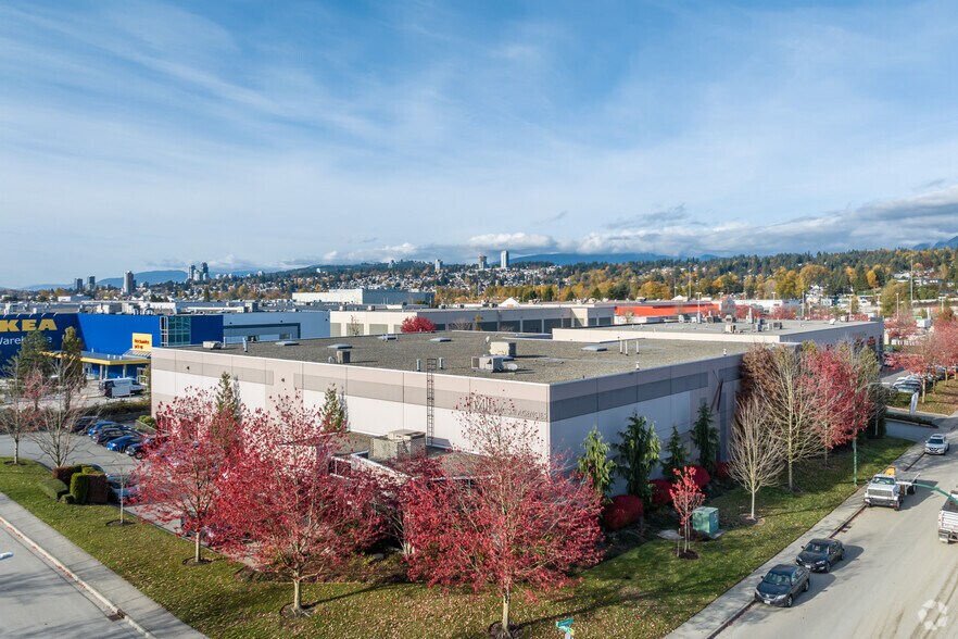 1851 Brigantine Dr, Coquitlam, BC à louer - Photo du bâtiment - Image 3 de 8