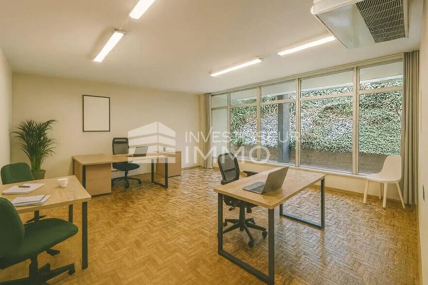 Retail in Paris for sale - Interior Photo - Image 1 of 3