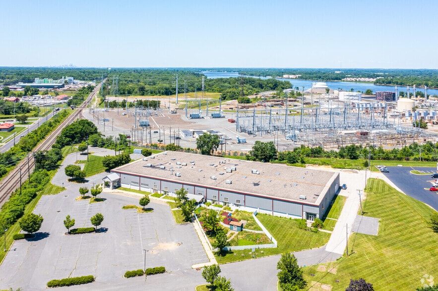 302 Commerce Square Blvd, Burlington, NJ à louer - Photo principale - Image 1 de 2