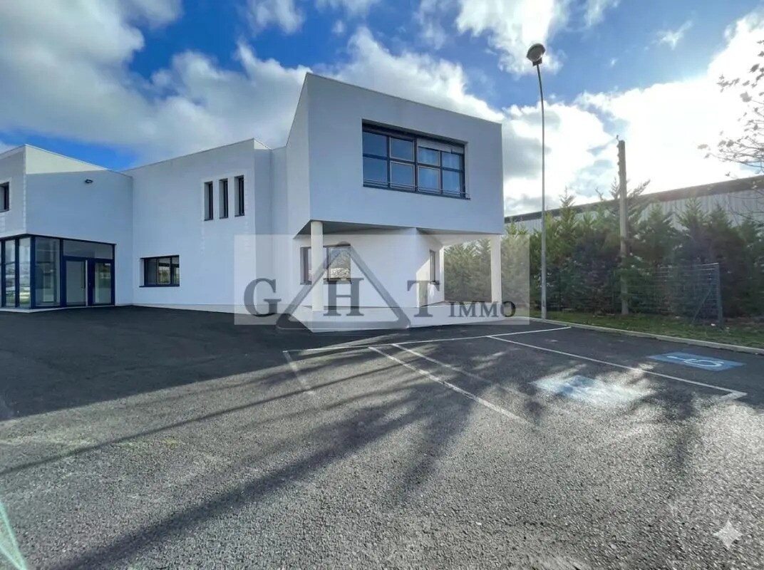 Office in Vaux-le-Pénil for sale Building Photo- Image 1 of 4