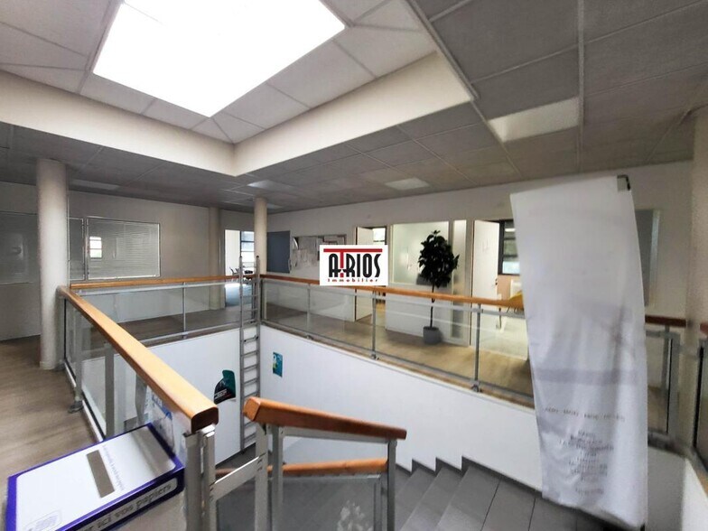 Bureau dans La Seyne Sur Mer à vendre - Photo du bâtiment - Image 3 de 12