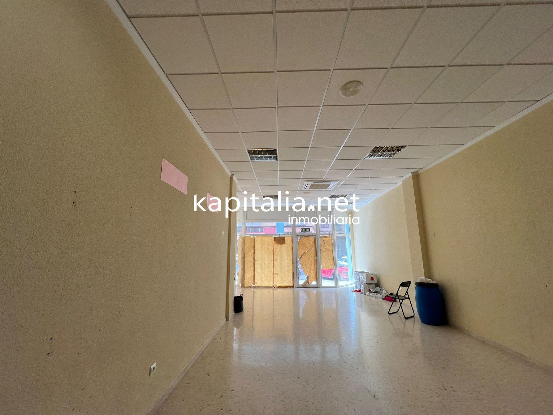 Retail in Ontinyent, Valencia for lease Interior Photo- Image 1 of 7