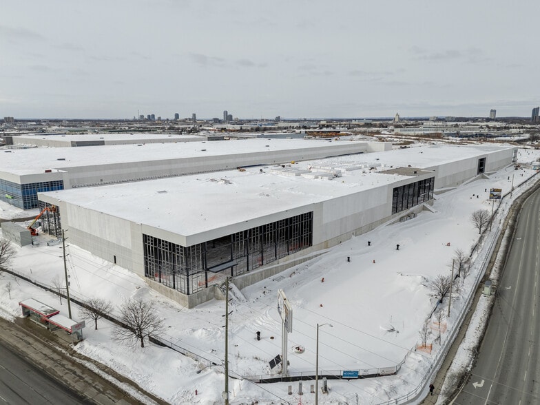 8000 Dixie Rd, Brampton, ON à louer - Photo du bâtiment - Image 3 de 17