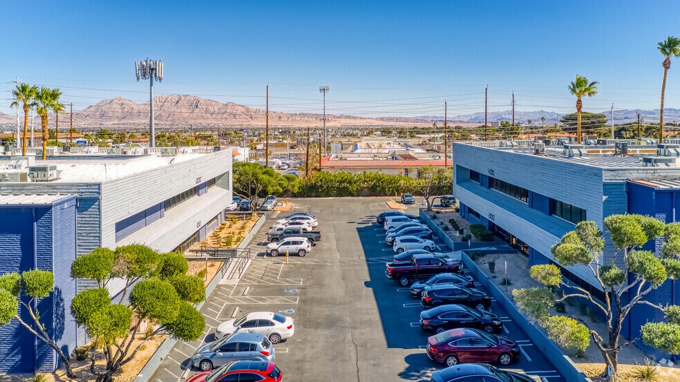 1785 E Sahara Ave, Las Vegas, NV à vendre - Photo du bâtiment - Image 2 de 21