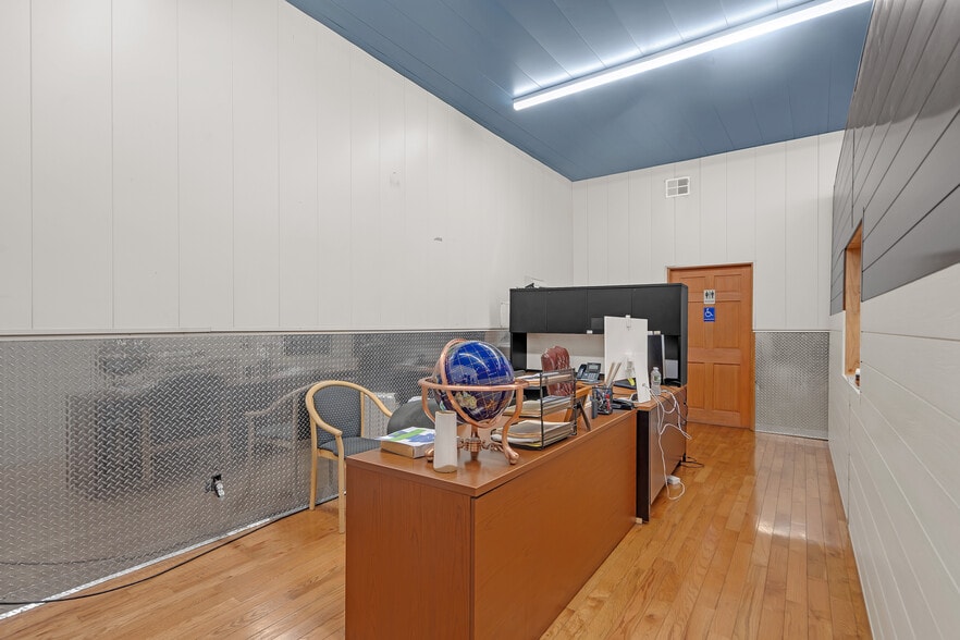 3114 Tonnelle Ave, North Bergen, NJ for lease - Interior Photo - Image 3 of 44