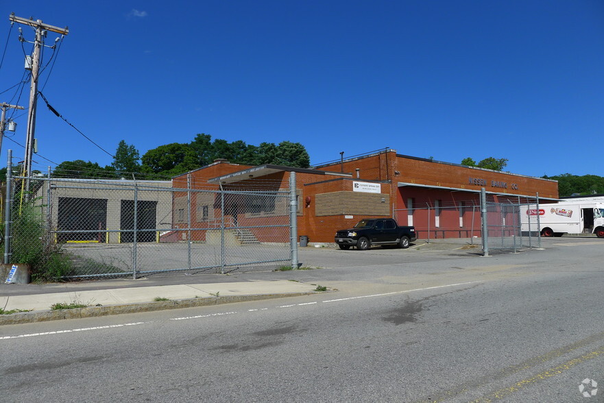 983 Millbury St, Worcester, MA à louer - Photo du bâtiment - Image 2 de 4