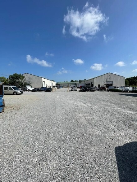 6244 F Old Lagrange Rd, Crestwood, KY for lease - Building Photo - Image 2 of 6